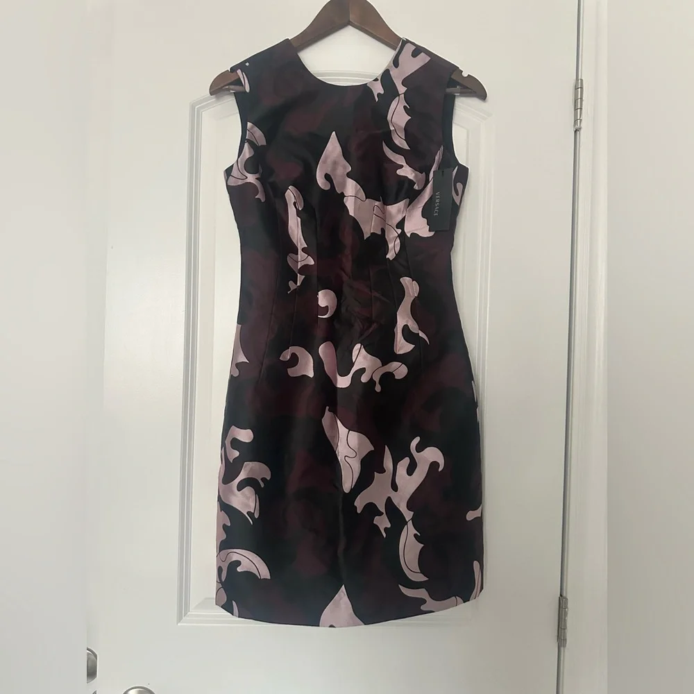 Authentic Gianni Versace Black Purple Abstract Print Satin Cocktail Dress 40 NWT - Picture 2 of 11